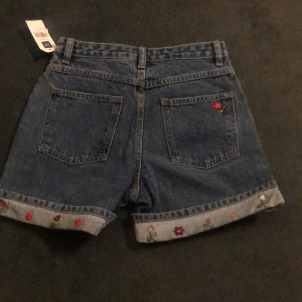 Gap Denim Shorts with flowers - Picture 2 of 2